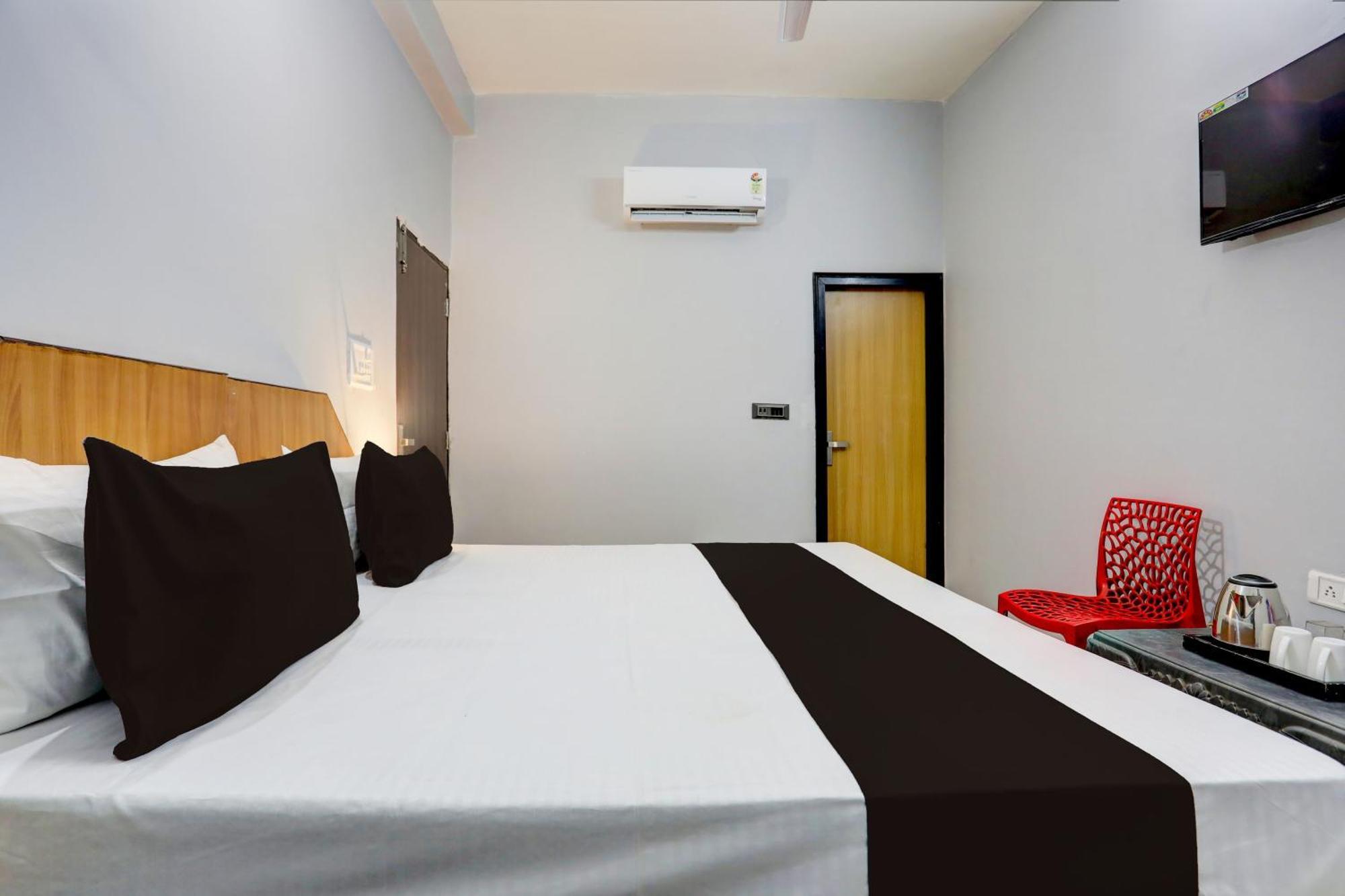 Super Hotel Live View Indraprastha 外观 照片