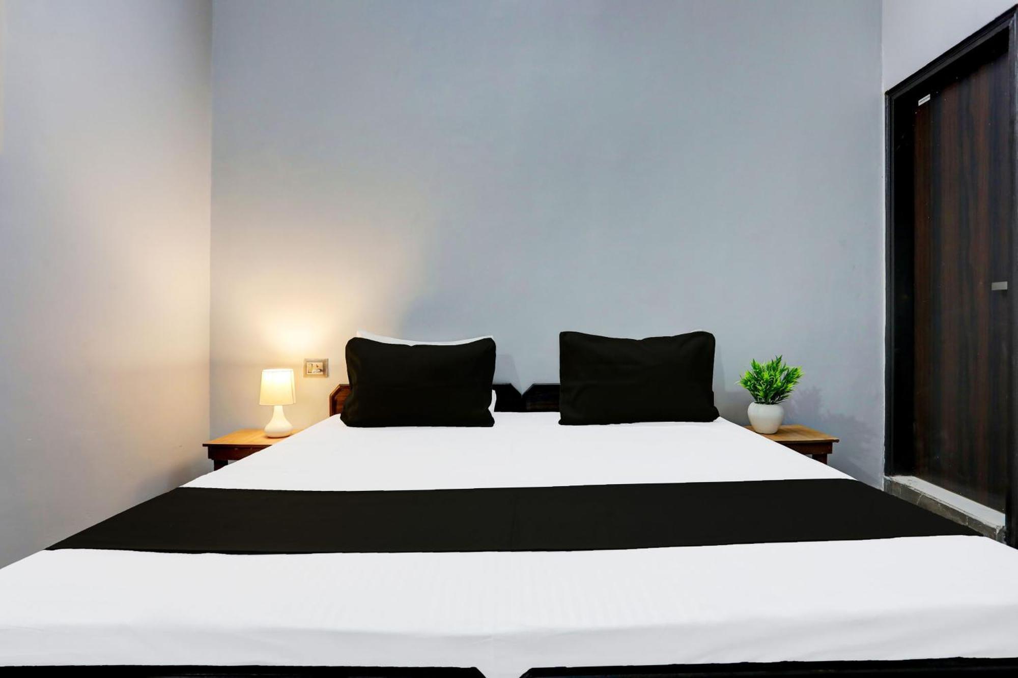 Super Hotel Live View Indraprastha 外观 照片